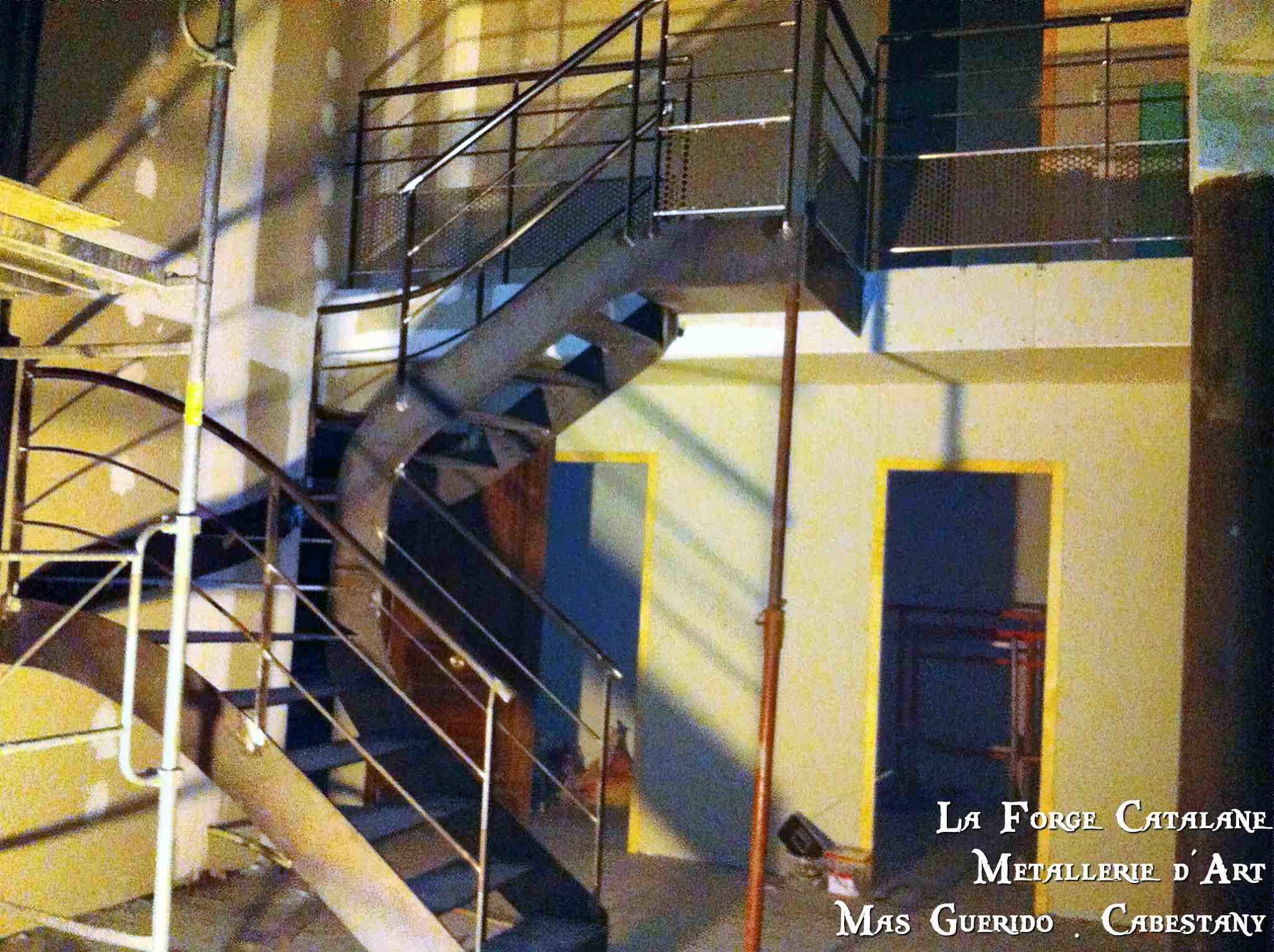 escalier en fer avec rampant 2 lisses horizontales forge catalane.jpg